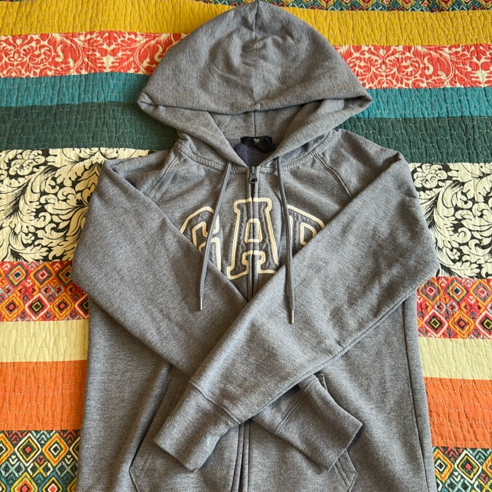Gap zip up